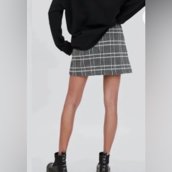ZARA TRF Collection Size S High Waisted Black and White Tweed Plaid Mini Skirt - Picture 2 of 5